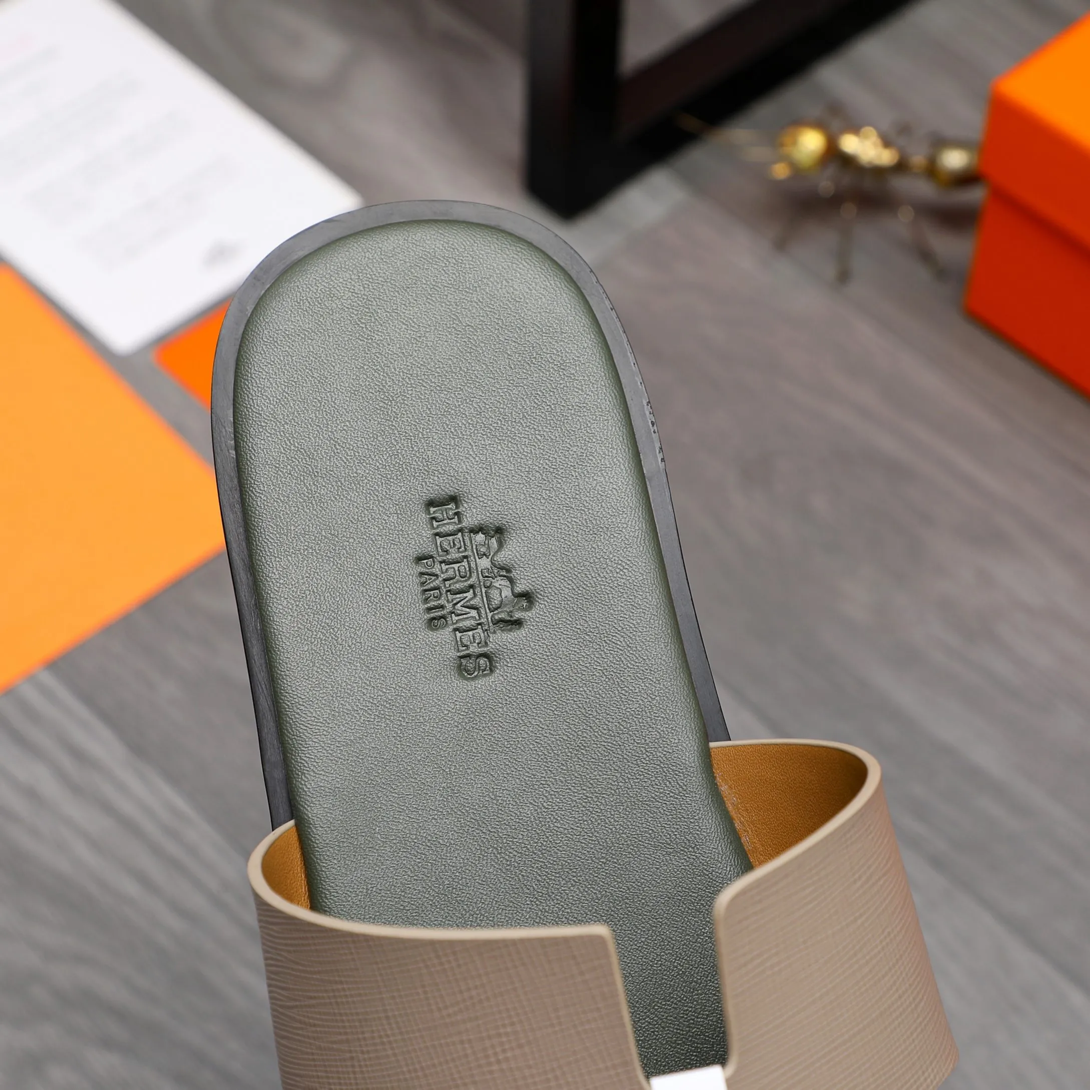 Men's shoes 💰280 Product trademark: Hermes "Hermes" slippers Regular size: 38-46 Product material: vertical grain cowhide upper, microfiber lining, original outsole
